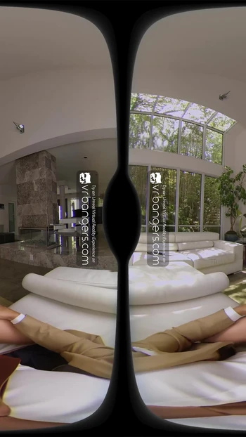 Потрясающий момент от "VR-жадность Elle Lee в роли шмотиста в Spy X, семейная секс-пародия в VR-порно"