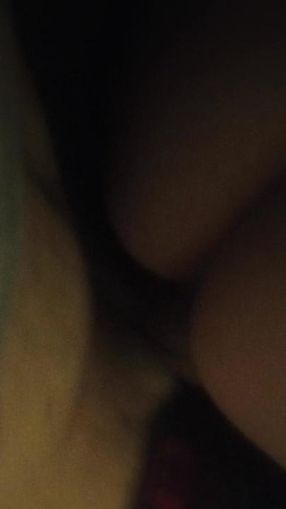 Seksi sürtük yarağımı arkadan alıyor