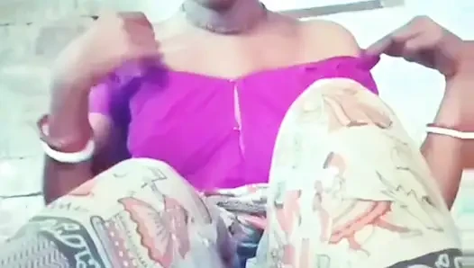 Azgın karımın amını büyük şişeyle sikiyor ve kremliyor ve amını sulıyor