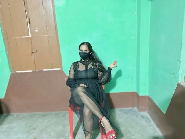 Дези Деревенская Boudi трахается с ее девкой в бикини