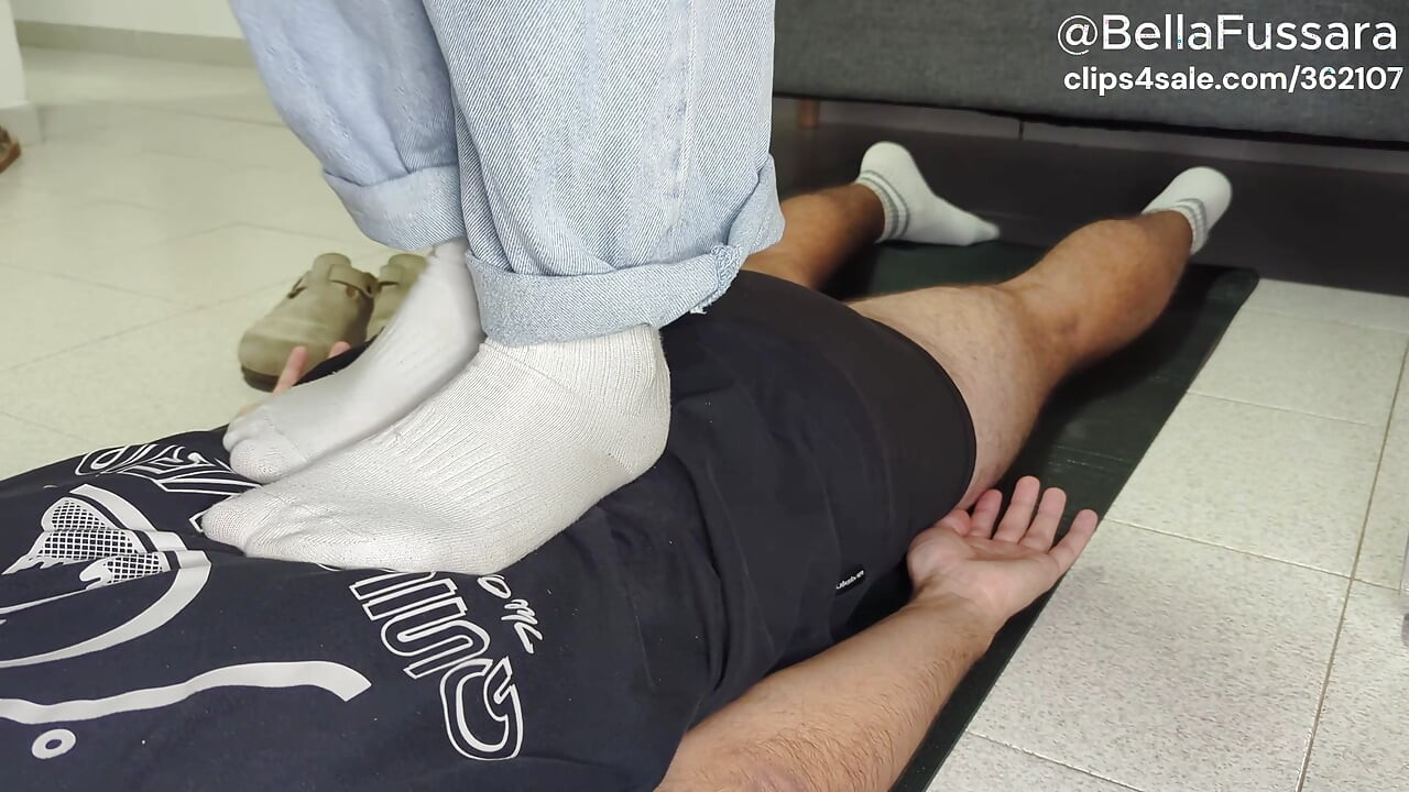 Bakış açısı trample therapie: yumuşak yarak ve vücut ayakla mastürbasyon - çorap, yalınayak, ayakkabılar! - Bellafussara