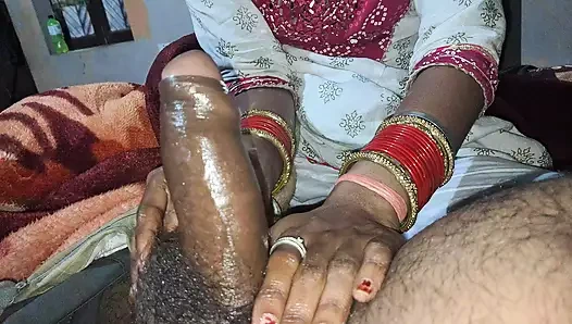 Yenge xshika büyük desi yarağına boşalana kadar masaj yaptırıyor