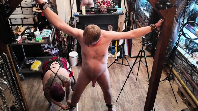 Латекс-путешествие Bubbles в подземелье с госпожой Izar