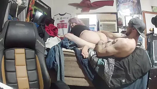 Kız arkadaş Zenuh Athena monte ediliyor ve sikiliyor