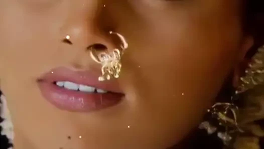 Tombul chachi her zaman abur cubur yiyorum