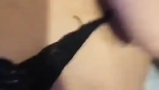 Vanessinha sırtını döndü, bu yüzden geriye kalan şey burada yapmak oldu