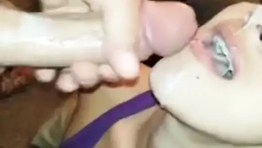 Kahrolası komşular kız arkadaş ve sonra ona bir yüz vermek