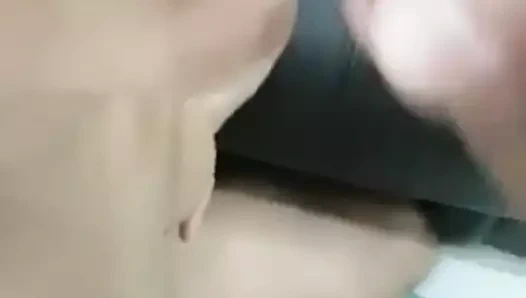 Cum üzerinde yüz fahişe