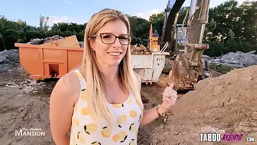 Cory Chase bize stüdyosunun yıkımını gösteriyor