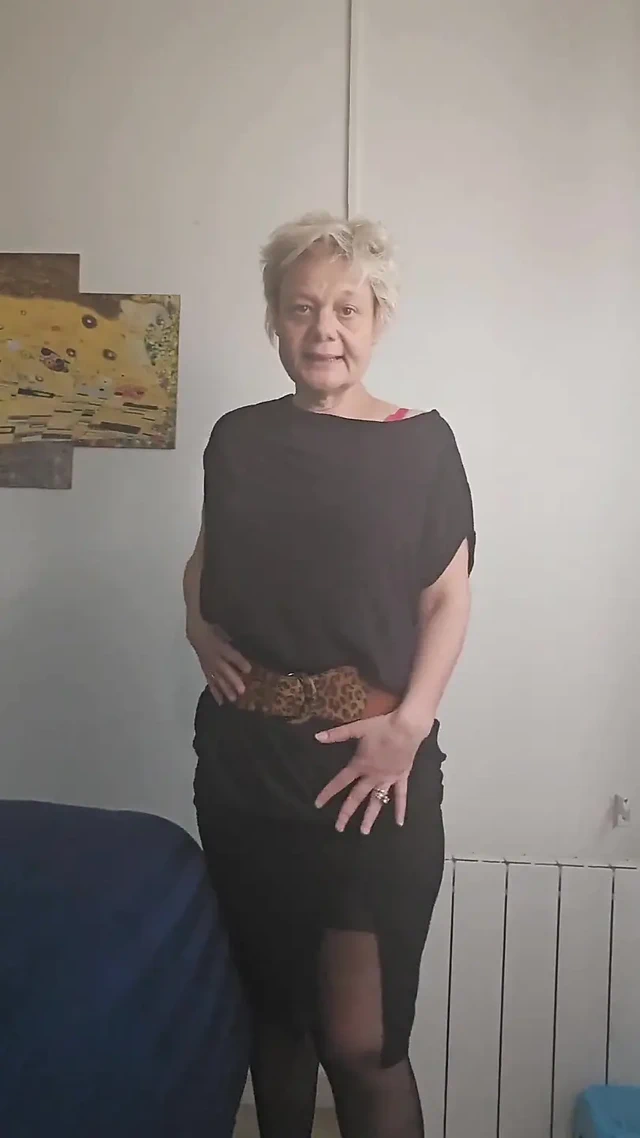 Gel ve iyi bir orospu gibi vajinamı ve popomu ye.