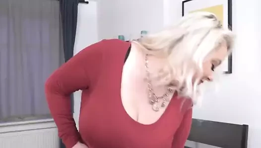 Üvey anne yalama kıvrımlı olgun anne ile susamış vajina chea