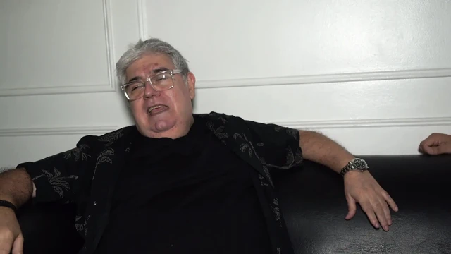 Arkadaşımı Futbol Izlemeye Davet Ettim Ve Sonunda Eşimin Yüzüme Alet Attım