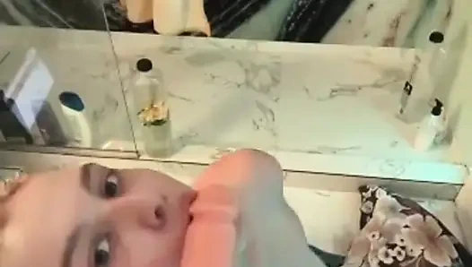 Güzel yüze boşalarak yarağa bin ve ateşli sakso