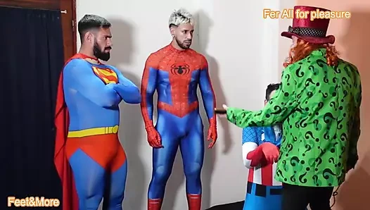 Bölüm 2 süper kahraman fer ringmaster'a dönüşüyor ve arkadaşlarının zihinsel kontrolüyle ateşli oynuyor