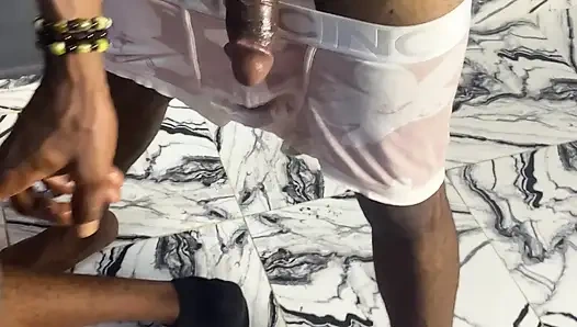 Büyük erkek kardeş deliğimi sikmeyi seviyor