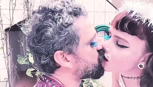 Çift Carnival'da tanıştı ve ilk virajda seks yaptı