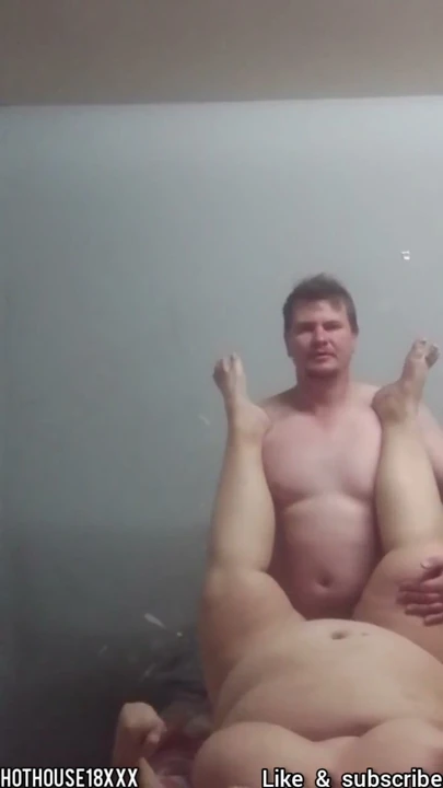 Kalın yaraklı yakışıklı SSBBW MILF karıyı sikiyor (Oral ve am yalama sahnesi dahil) | Bölüm 1