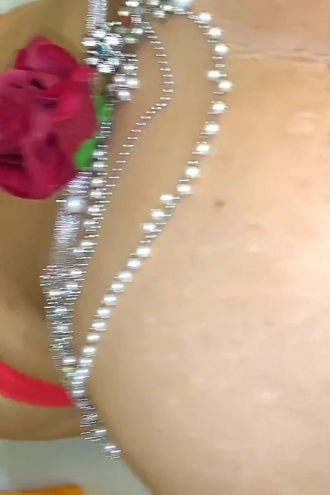 Karımın evinden gelen bazıları sert seks için geçen aydan sikiştiği için sert sikişiyor