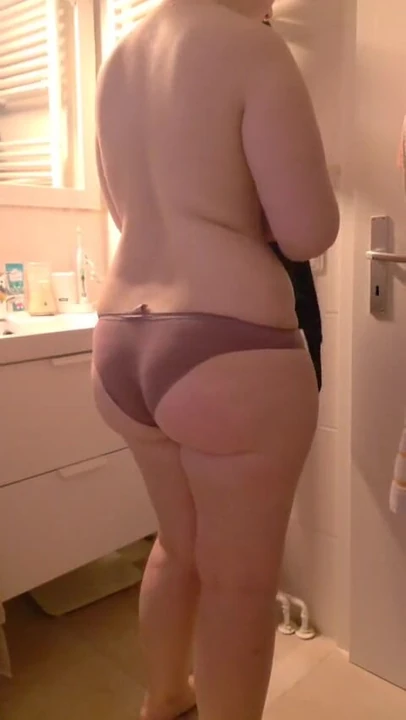 Смотри на меня в ванной