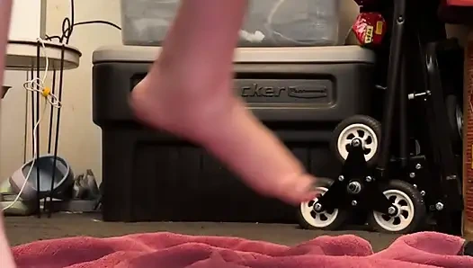 Arkadan parmaklıyor