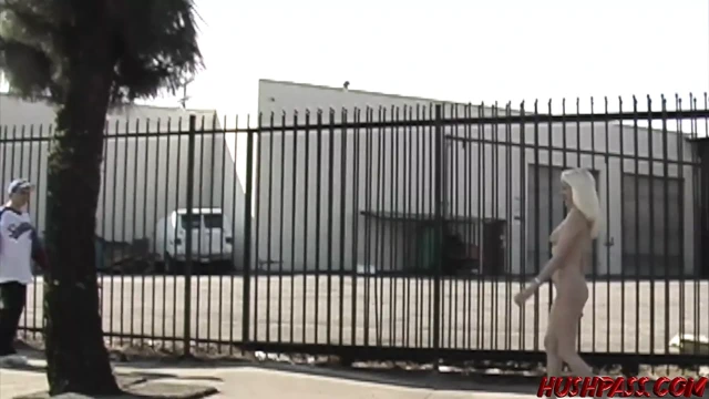 La sokakları çıplak arzuyla döşeli