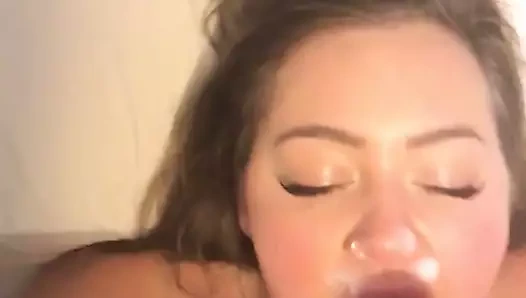 sürtük alır bir yük üzerinde ona yüz