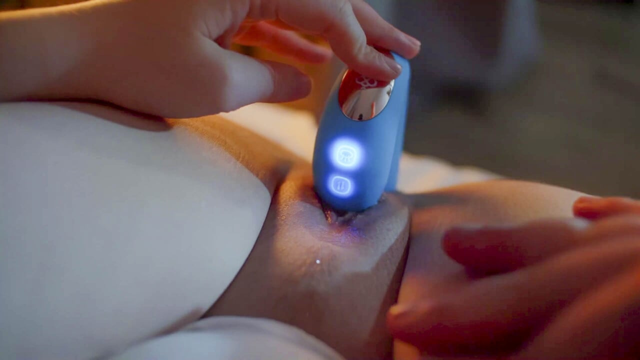 Çok yüksek sesle boşalıyorum ve mastürbasyon yaparken yakalandım - honeyplaybox joi thrust