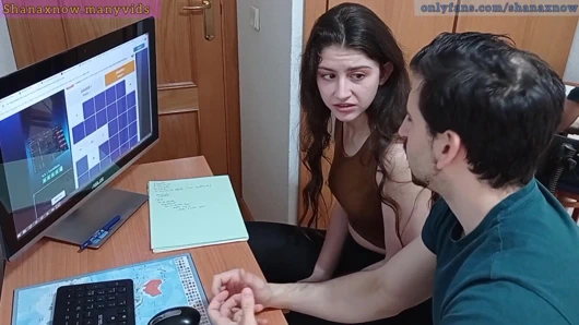 Genç öğrenci şantaj, pov oral seks, ağzına boşalmak, yutmak.