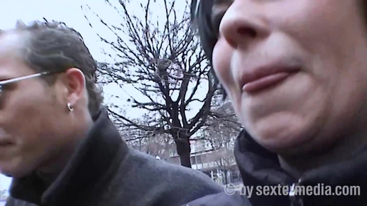 Sokakta anal orta yaşlı seksi kadın