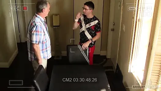 En iyi genç kız sikiliyor