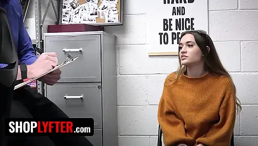 Genç hatun Sera Ryder hırsızlık yaparken yakalandı, böylece üvey babası lp guardla anlaşma yapıyor