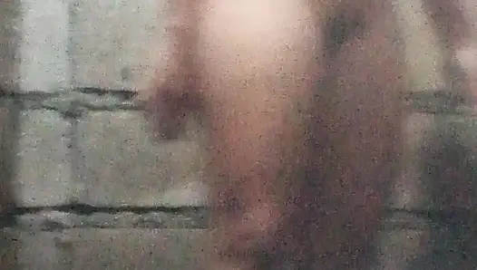 Kocam eve gelmeden önce banyo yapıyor