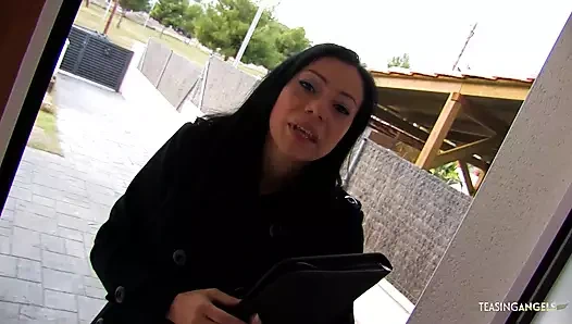 Büyük götlü latin amını ve götünü sert siktiriyor