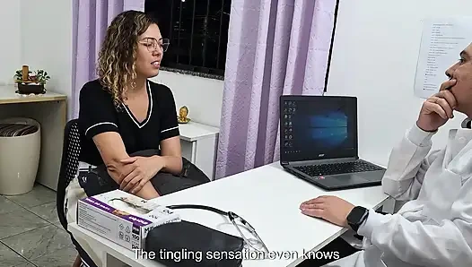 Bir pratisyen hekim tarafından karın bölgesi tıbbi muayenesi