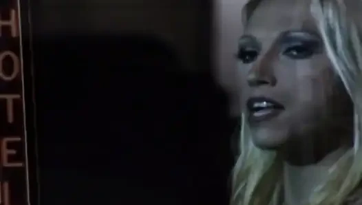 Seksi sarışın için sert anal darbe