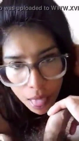 liz de oaxaca con lentes chupando verga