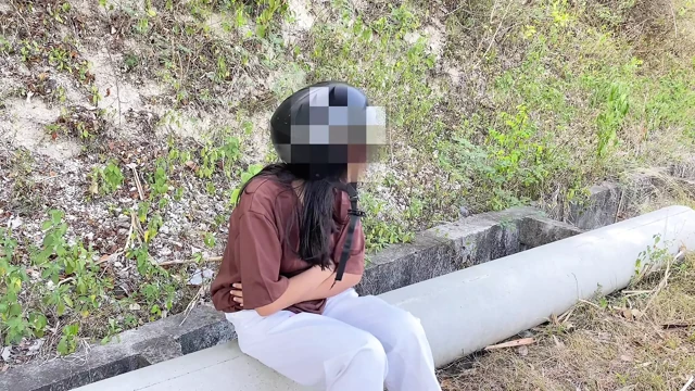 Yabancının dölünü yutuyor
