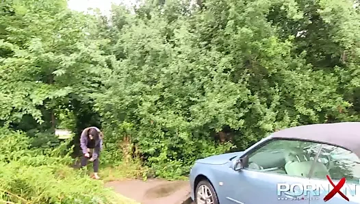 Güzel esmer bebek lucia aşk pissing içinde kamu