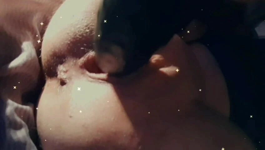 Amcığımı genişletmeye başlıyorum harika hissettim