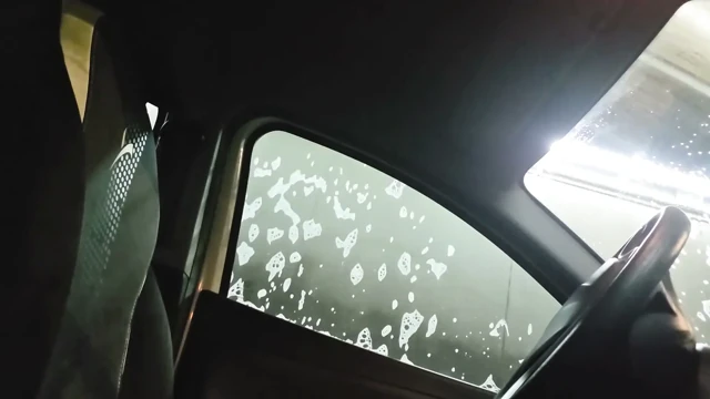 Cumartesi gecesi araba yıkama suds, derin vakumlama ve açık havada gece titreşimleri