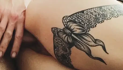 Seksi dövmeli kızımı sikiyorum