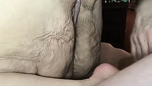 Amına yumruk sokuyor memesini emiyor arkadan sikini gırtlağına kadar alıyor