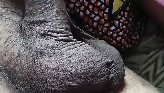 Hintli Bengalli ev hanımı dinlenme zamanı yarak emiyor