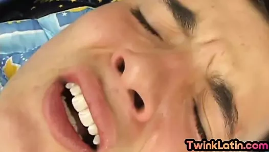 Gerçek 21 yaşındaki İspanyol eşcinsel evde göt deliğinden sikiliyor