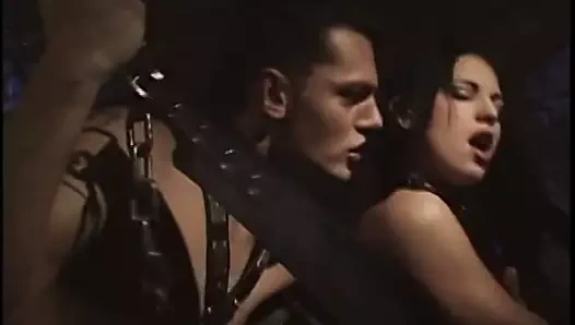 Muhteşem iyi şekilli esmer civciv beyaz meni bir sürü için çük sürmek