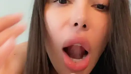 Ateşli striptiz ve yakın amcık orgazmı