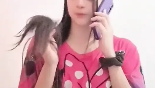 Ateşli üvey anne ve yoğun bir şekilde yarağa aç kızda kaos hüküm sürüyor