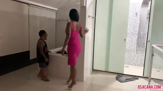 Kendi kendine ilgilenen müşteri teklifi beğendi