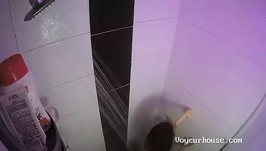 Lizz Lilith - duşta yapay penisle oral seks