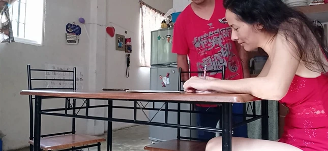 Üvey babam işimi bölüyor, yaşlı sapık bana yarak emdiriyor, dölünü ağzıma fışkırtma!